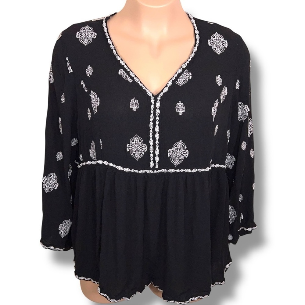 26W Roamans Bohemian Blouse Black White Embroidered Vneck Boho Top Plus Rayon